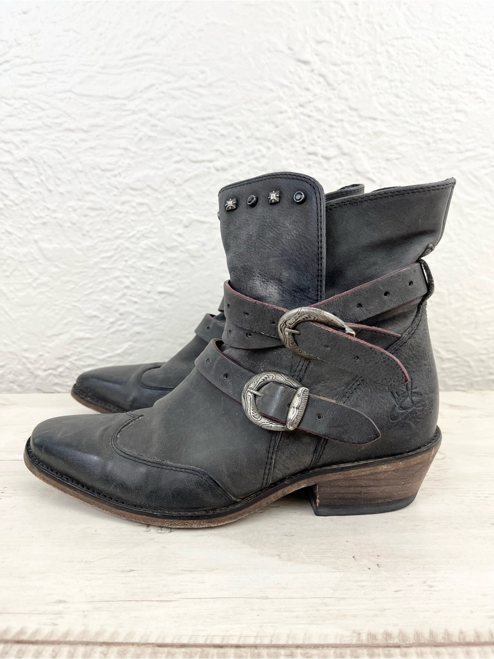 John Fluevog Boots Mitchell Studded Black Gray Leather Buckles Straps 8 Western